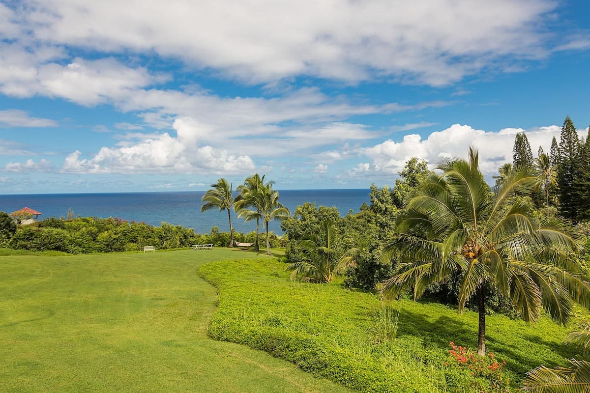 Condo in Princeville · ★4.67 · 1 bedroom · 2 beds · 2 private baths - Photo 2
