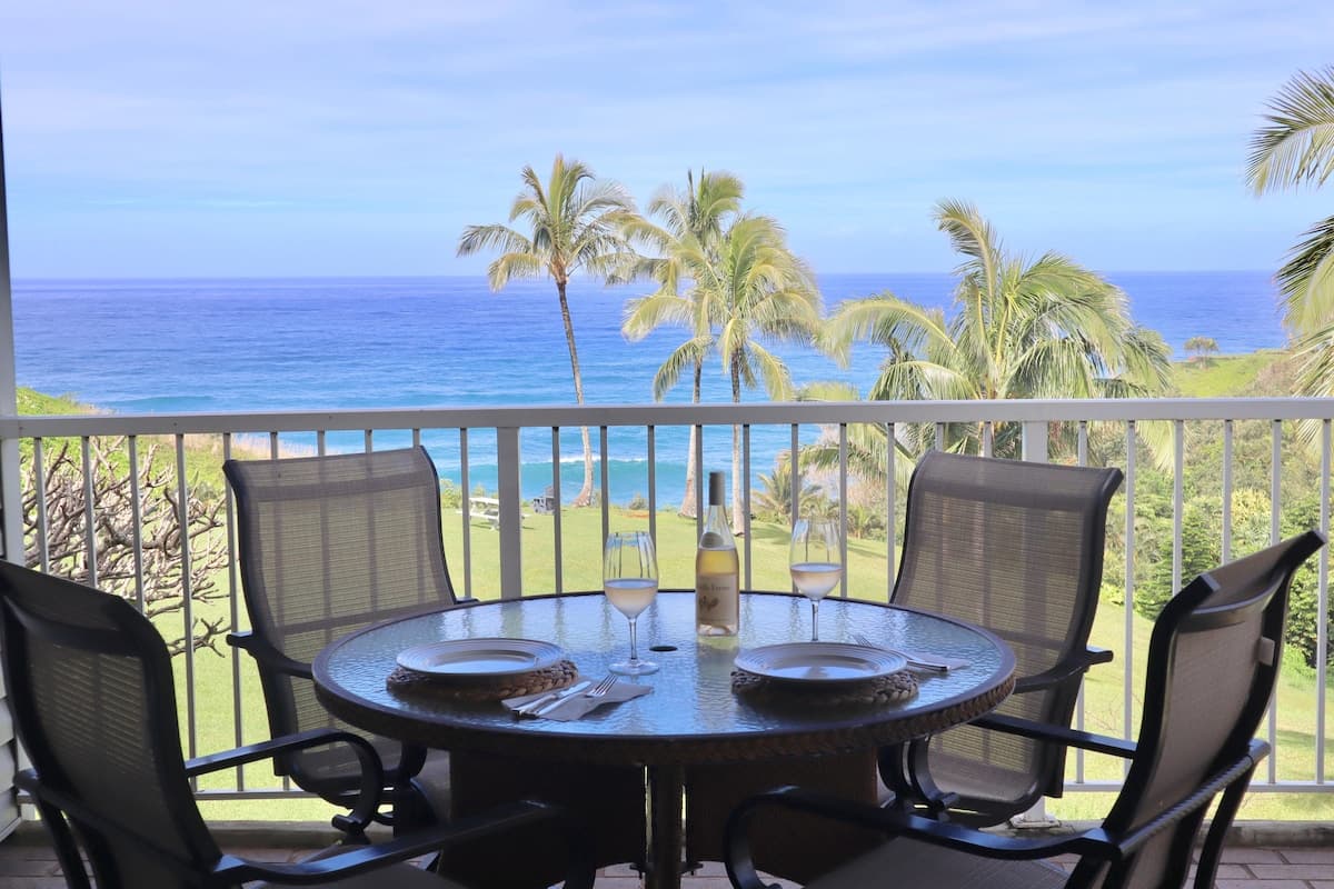 Condo in Princeville · ★4.67 · 1 bedroom · 2 beds · 2 private baths - Photo 3