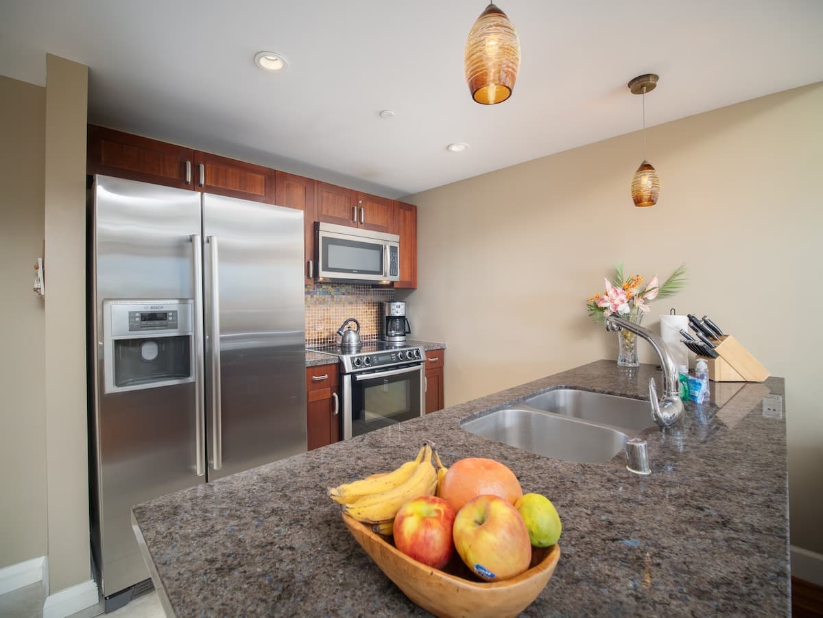 Home in Lahaina · ★5.0 · 1 bedroom · 2 beds · 1 bath - Photo 4