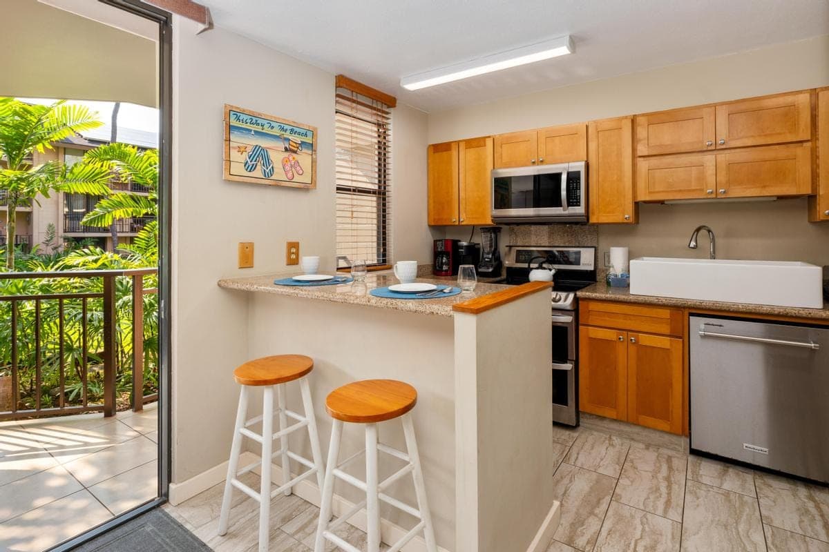 Condo in Kailua-Kona · ★4.5 · 1 bedroom · 2 beds · 1 shared bath - Photo 3