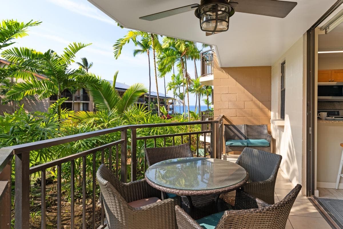 Condo in Kailua-Kona · ★4.5 · 1 bedroom · 2 beds · 1 shared bath - Photo 1