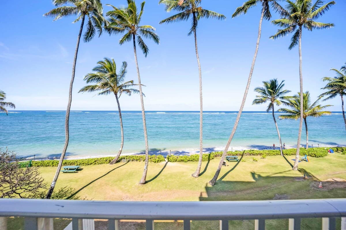 Condo in Hauula · ★4.68 · 1 bedroom · 4 beds · 1 private bath - Photo 5