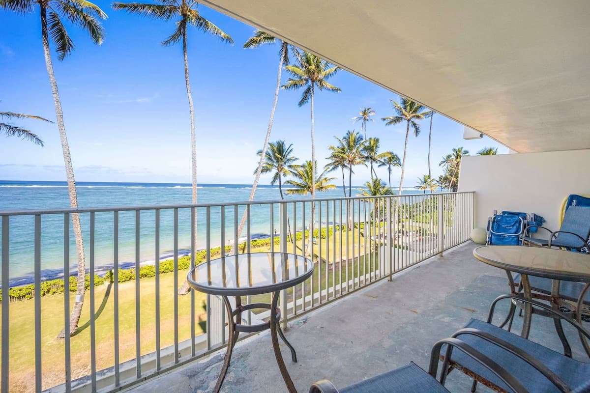 Condo in Hauula · ★4.68 · 1 bedroom · 4 beds · 1 private bath - Photo 2
