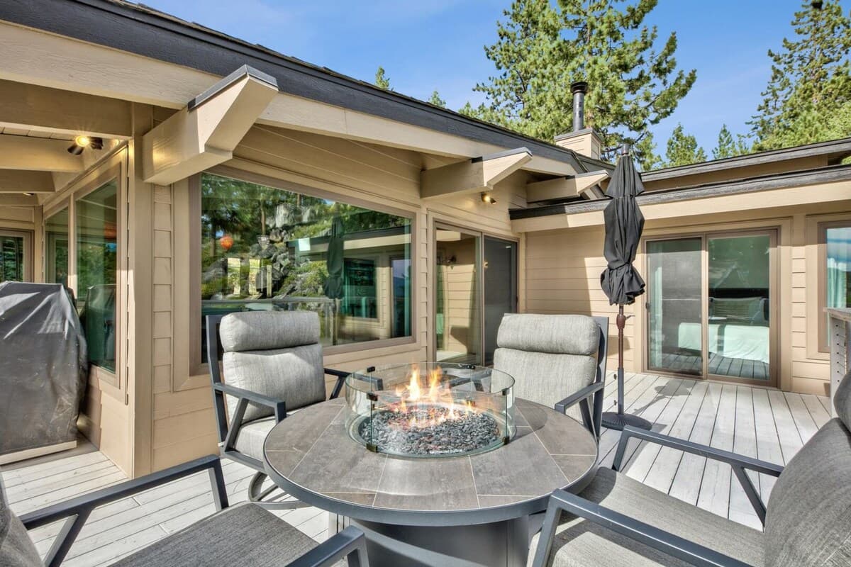 Home in Glenbrook · ★4.82 · 4 bedrooms · 4 beds · 4 private baths - Photo 4