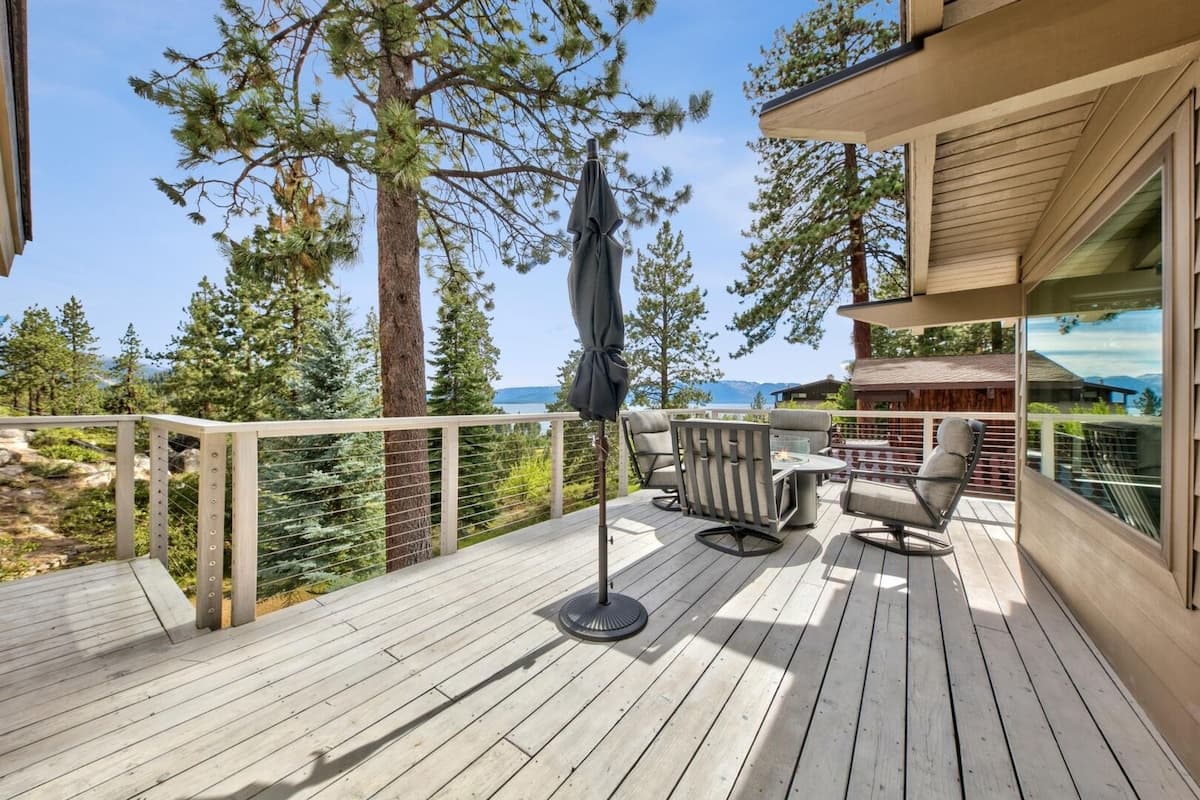 Home in Glenbrook · ★4.82 · 4 bedrooms · 4 beds · 4 private baths - Photo 3