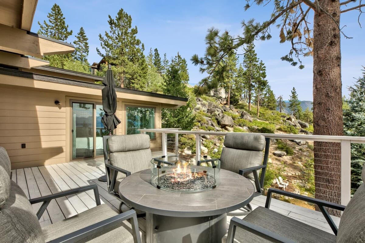 Home in Glenbrook · ★4.82 · 4 bedrooms · 4 beds · 4 private baths - Photo 5