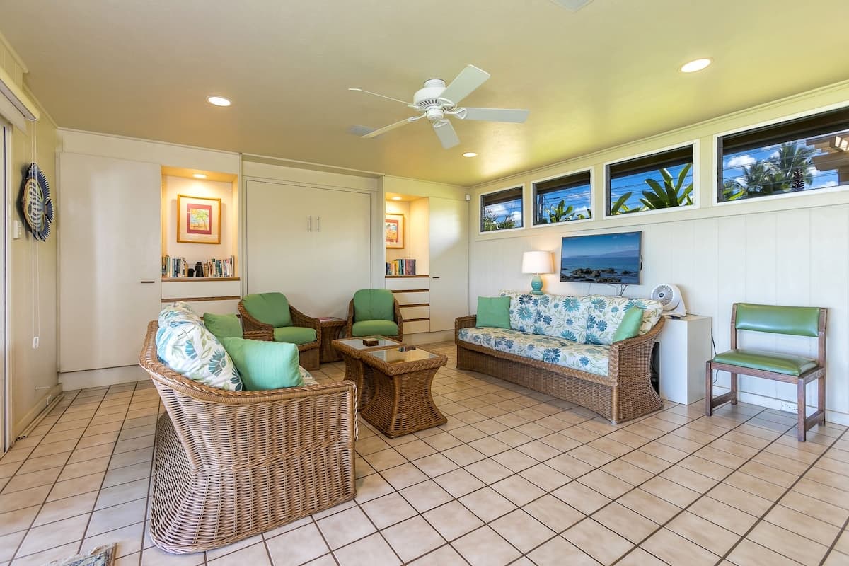 Home in Kihei · ★4.92 · 1 bedroom · 2 beds · 2 baths - Photo 2