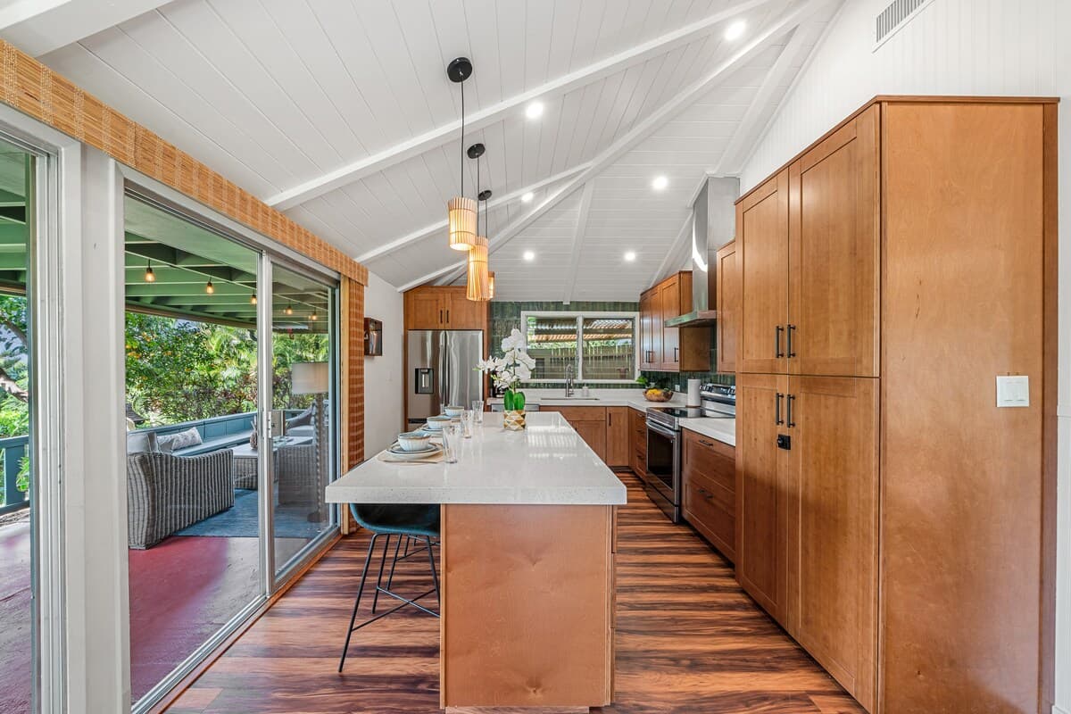 Condo in Lahaina · ★4.95 · 2 bedrooms · 3 beds · 2 baths - Photo 3