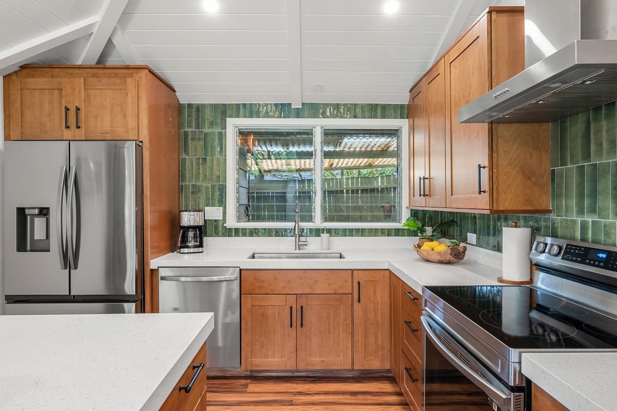Condo in Lahaina · ★4.95 · 2 bedrooms · 3 beds · 2 baths - Photo 5