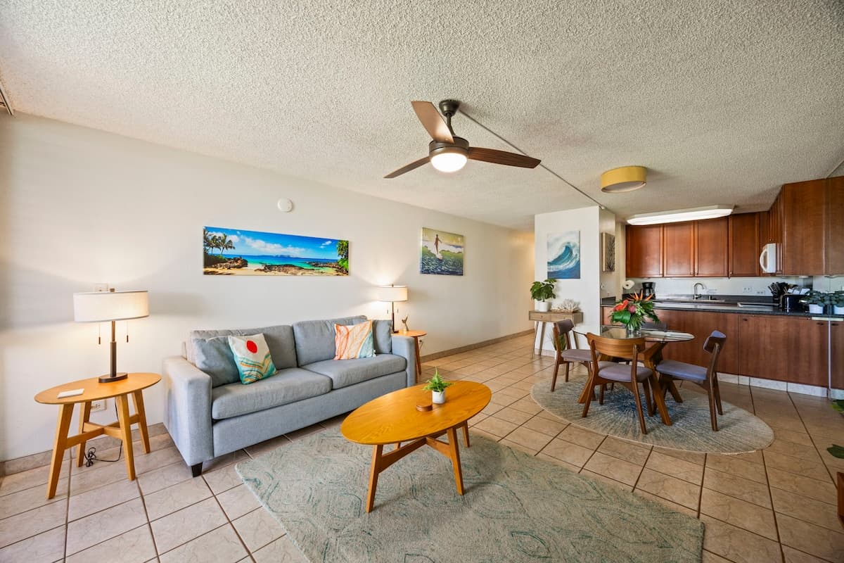 Charming Elegant Oceanview 1Bd 2Ba Front Building - Photo 3
