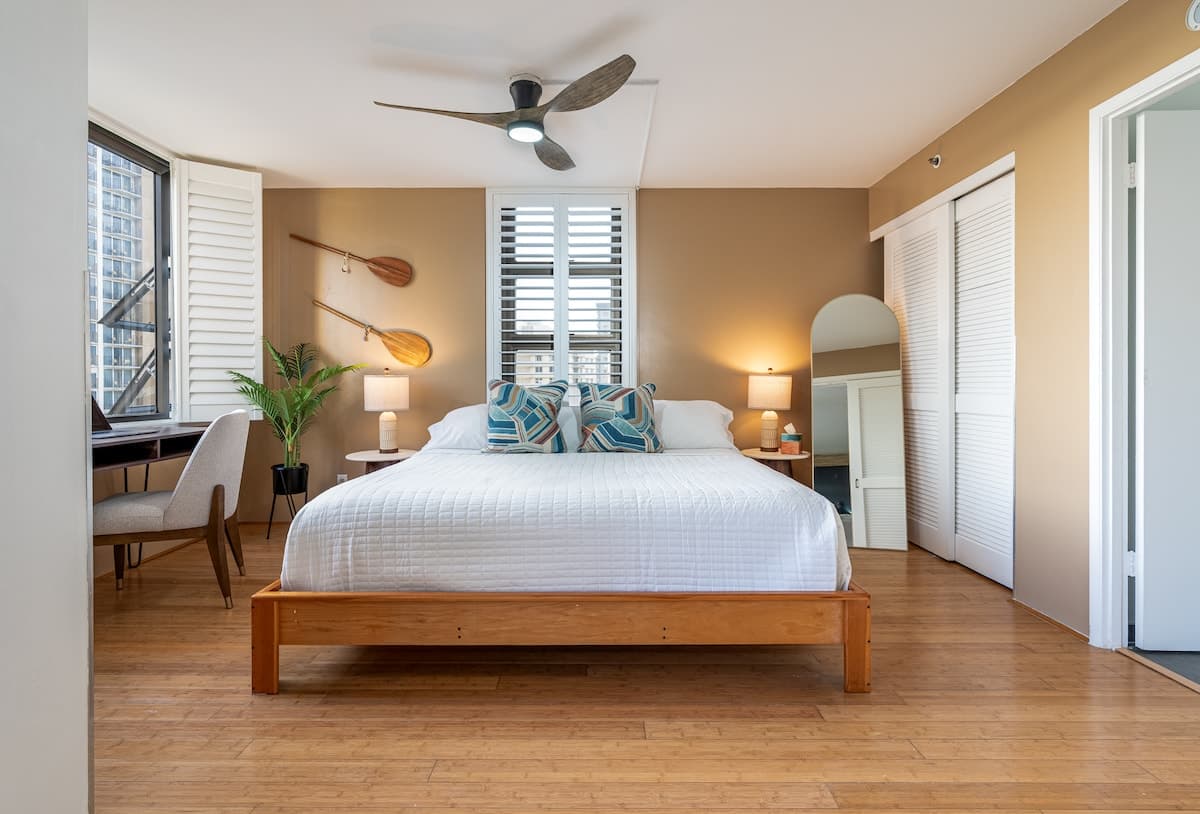 Chic Suite W/ Direct Ocean Views & Free Parking - Photo 1