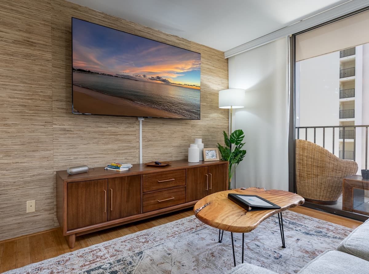 Chic Suite W/ Direct Ocean Views & Free Parking - Photo 3