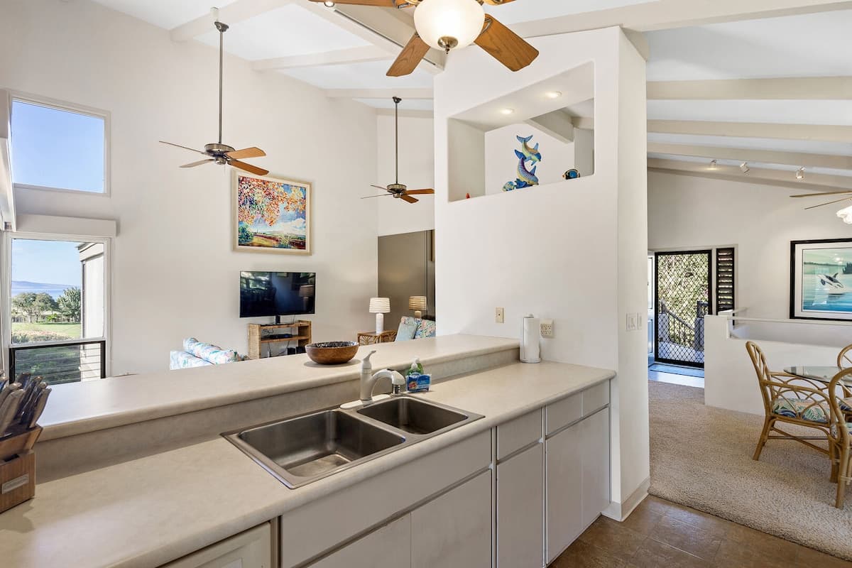 Condo in Kihei · ★4.4 · 2 bedrooms · 3 beds · 2.5 private baths - Photo 3