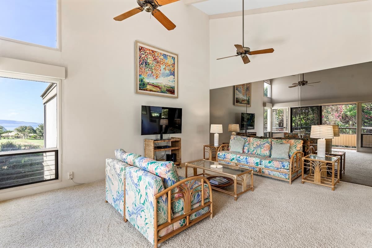 Condo in Kihei · ★4.4 · 2 bedrooms · 3 beds · 2.5 private baths - Photo 2