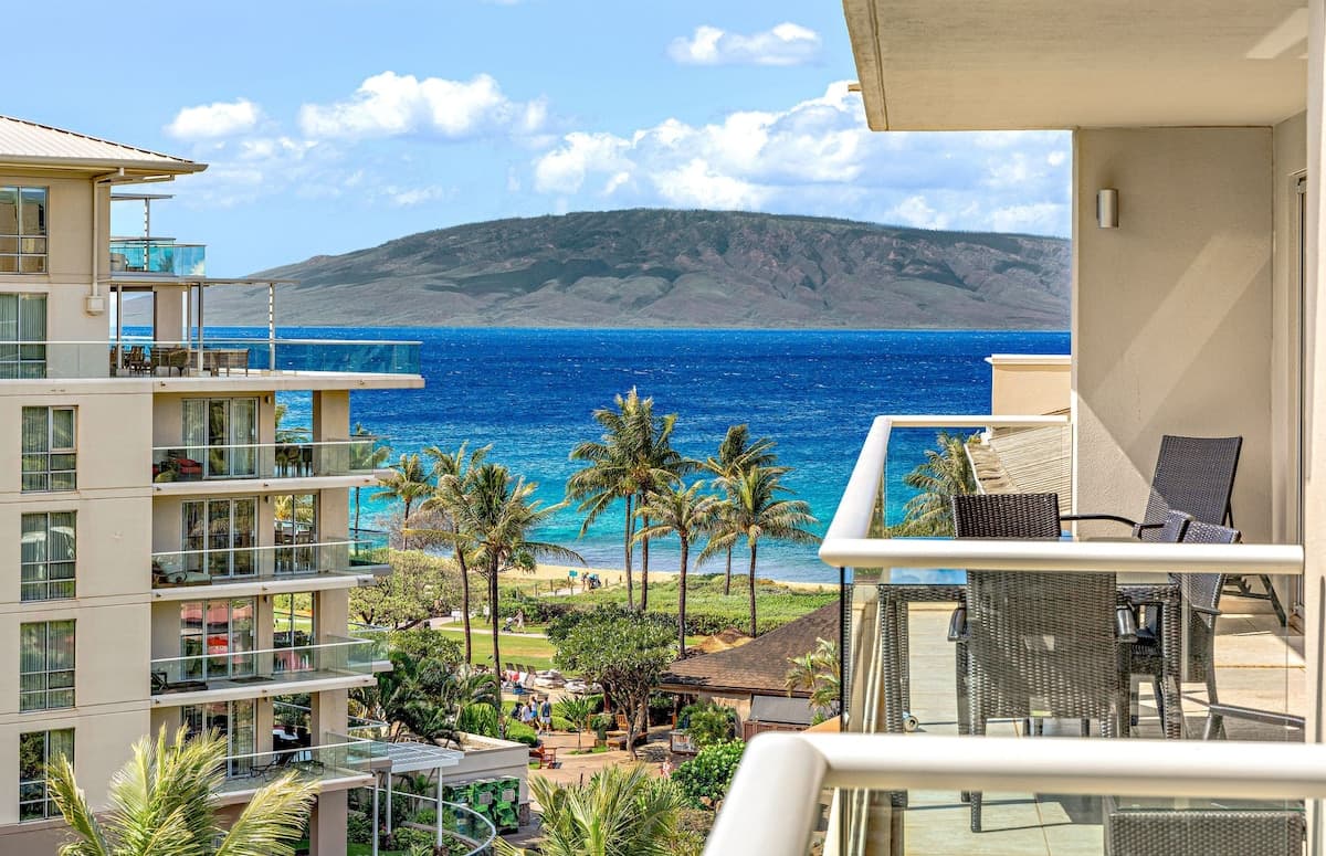 Condo in Lahaina · ★4.93 · 2 bedrooms · 3 beds · 1 bath - Photo 1