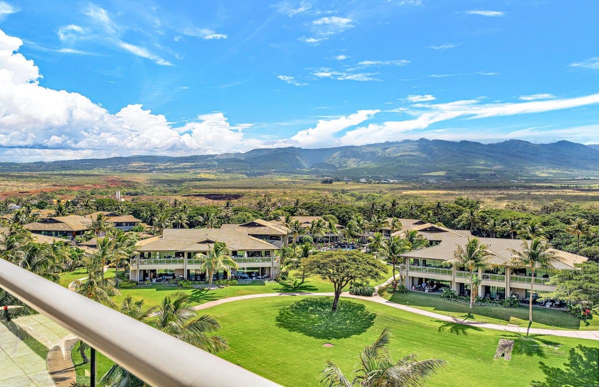 Condo in Lahaina · ★4.93 · 2 bedrooms · 3 beds · 1 bath - Photo 5