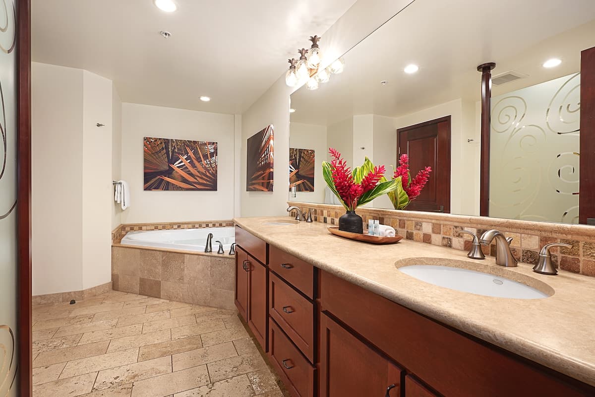 Condo in Kapaa · ★5.0 · 2 bedrooms · 3 beds · 2.5 baths - Photo 3