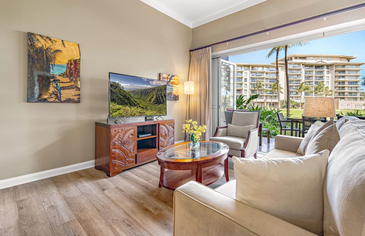 Condo in Lahaina · ★5.0 · 1 bedroom · 2 beds · 1 bath - Photo 5