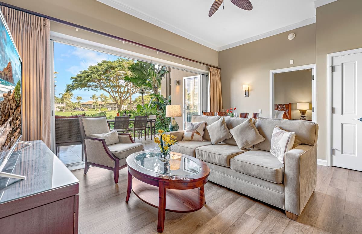 Condo in Lahaina · ★5.0 · 1 bedroom · 2 beds · 1 bath - Photo 4