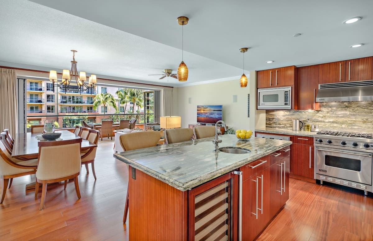 Condo in Lahaina · ★4.86 · 3 bedrooms · 4 beds · 3 baths - Photo 4