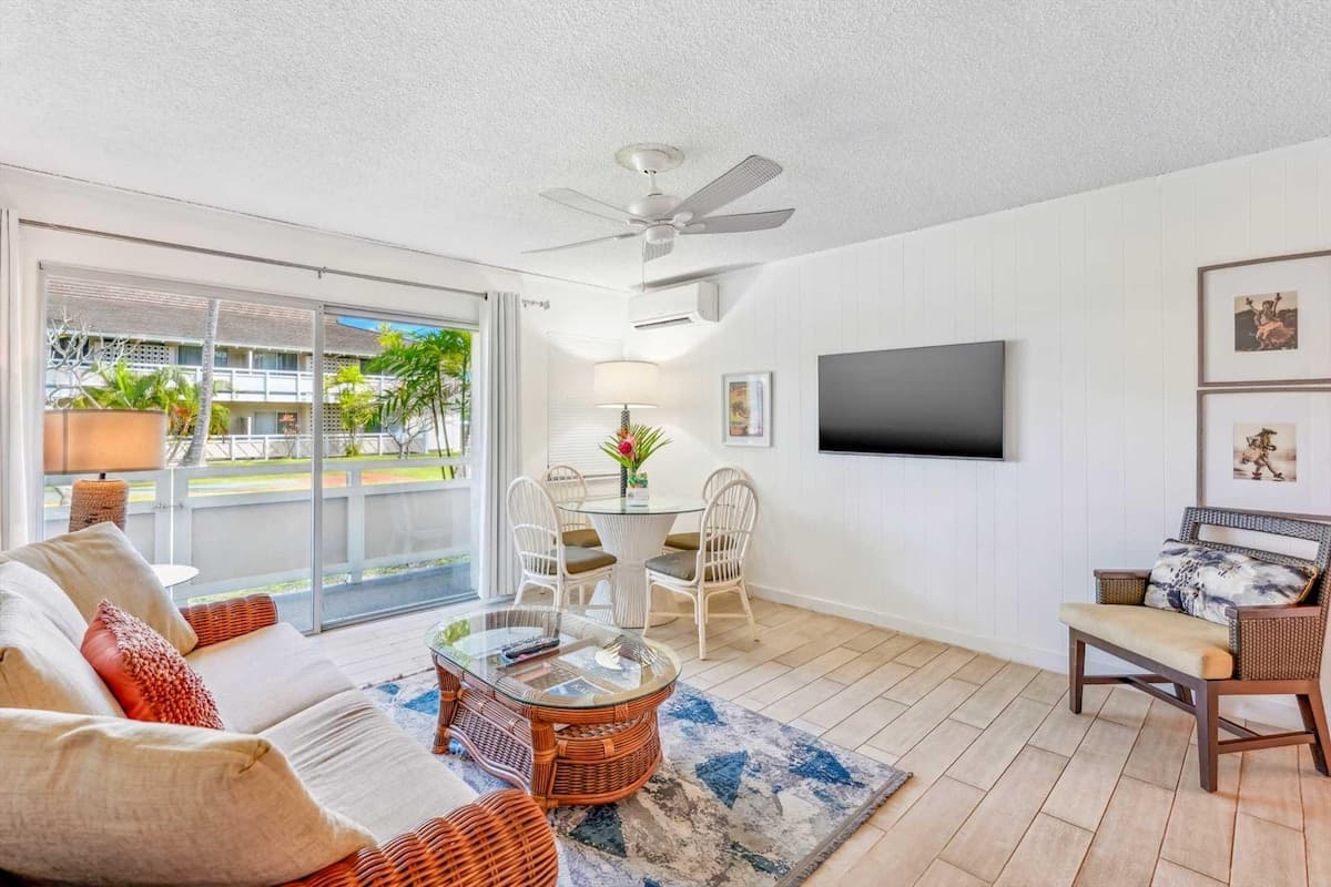 1 Bedroom Condo King Bed with Pool and jacuzzi - Photo 5