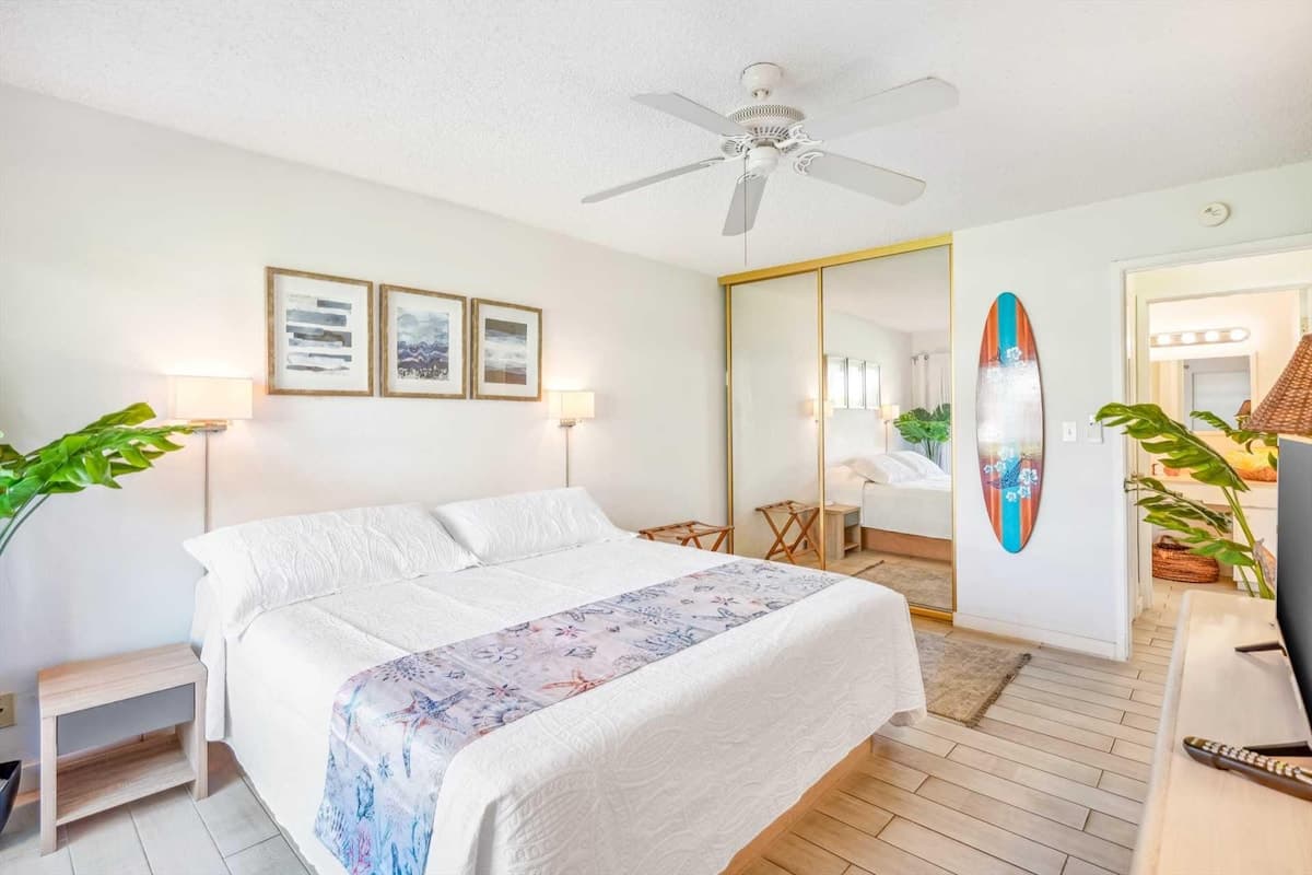 1 Bedroom Condo King Bed with Pool and jacuzzi - Photo 3