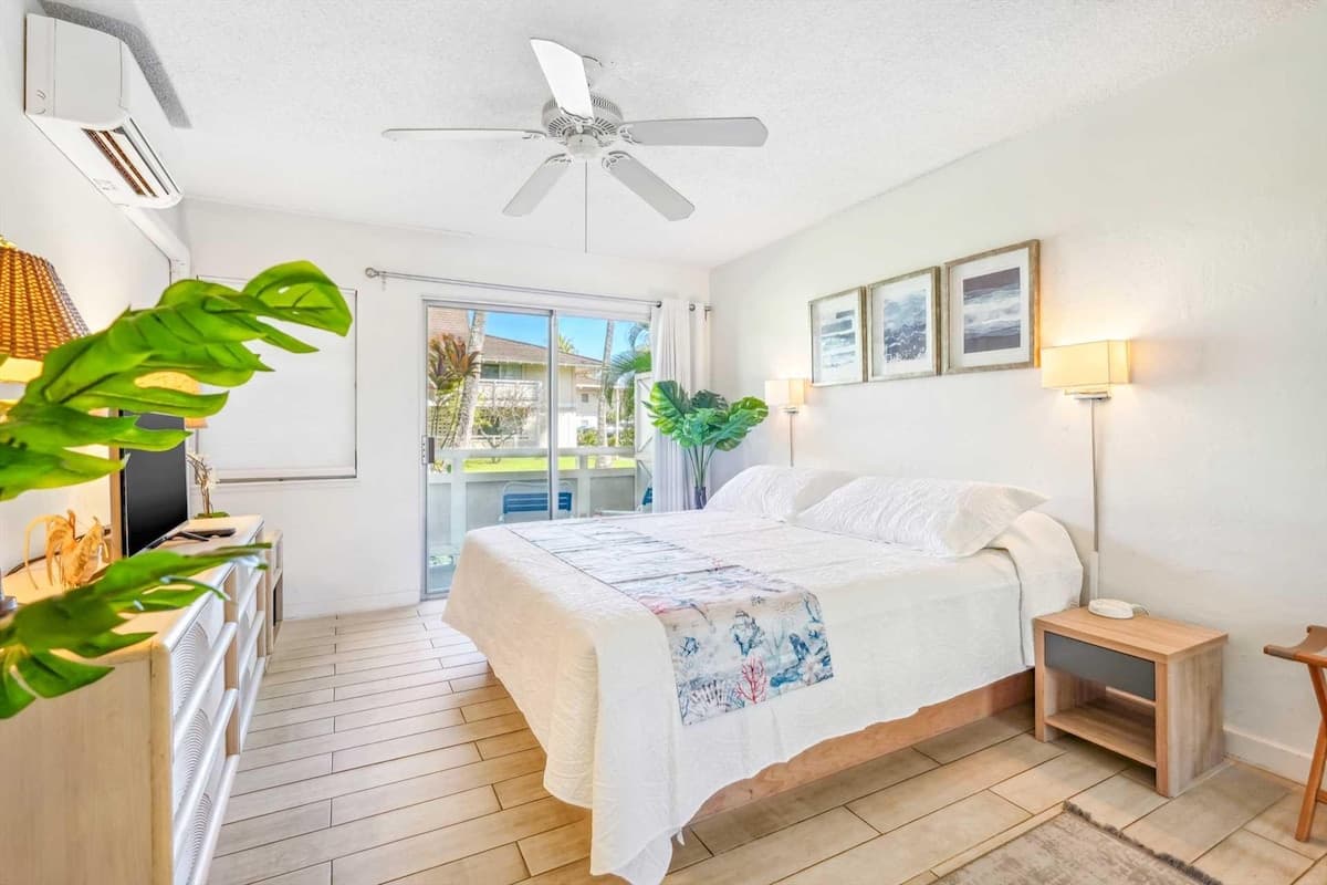 1 Bedroom Condo King Bed with Pool and jacuzzi - Photo 1