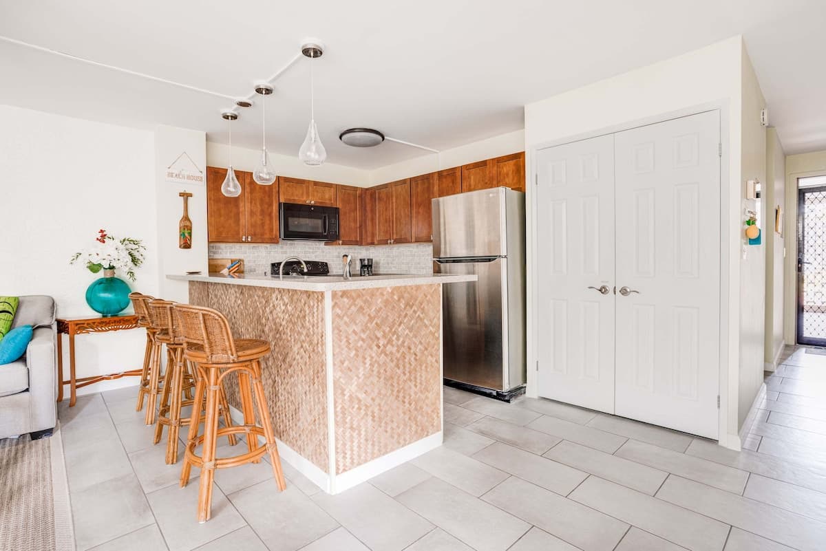 Condo in Kailua-Kona · ★4.74 · 1 bedroom · 2 beds · 1 bath - Photo 4
