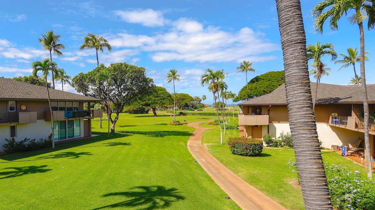 Condo in Lahaina · ★5.0 · 2 bedrooms · 3 beds · 2 baths - Photo 4