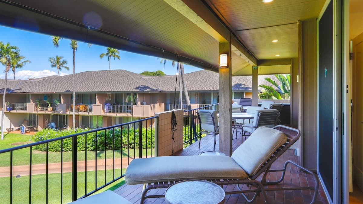 Condo in Lahaina · ★5.0 · 2 bedrooms · 3 beds · 2 baths - Photo 5