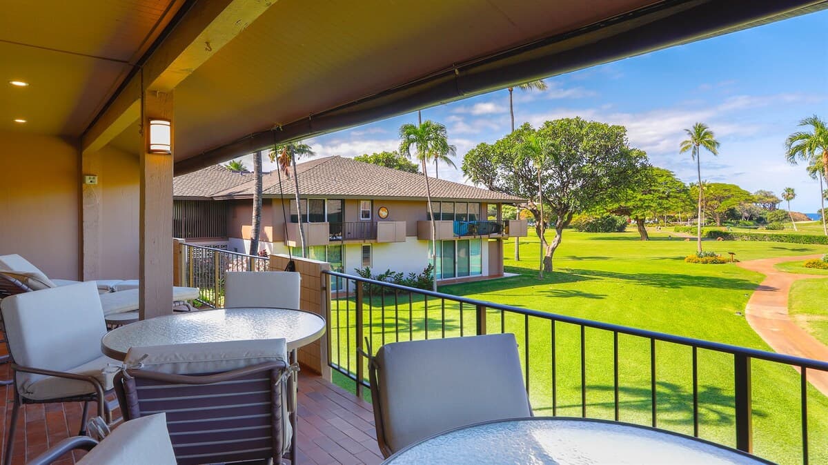 Condo in Lahaina · ★5.0 · 2 bedrooms · 3 beds · 2 baths - Photo 2