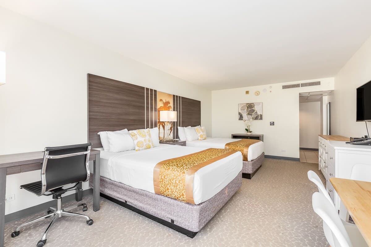 Condo in Honolulu · ★4.5 · Studio · 2 beds · 1 private bath - Photo 5