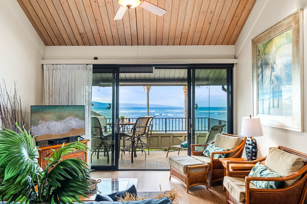 Condo in Lahaina · ★5.0 · 2 bedrooms · 4 beds · 2 baths - Photo 4
