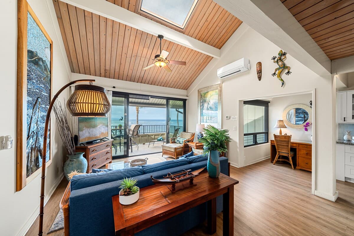 Condo in Lahaina · ★5.0 · 2 bedrooms · 4 beds · 2 baths - Photo 3