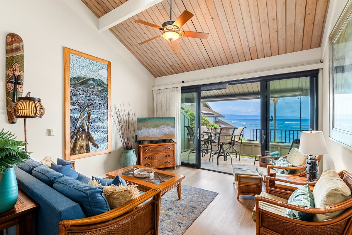 Condo in Lahaina · ★5.0 · 2 bedrooms · 4 beds · 2 baths - Photo 1
