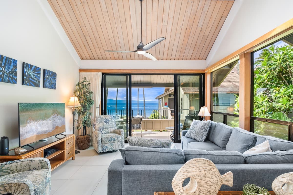 Condo in Lahaina · ★4.94 · 2 bedrooms · 4 beds · 2 baths - Photo 2