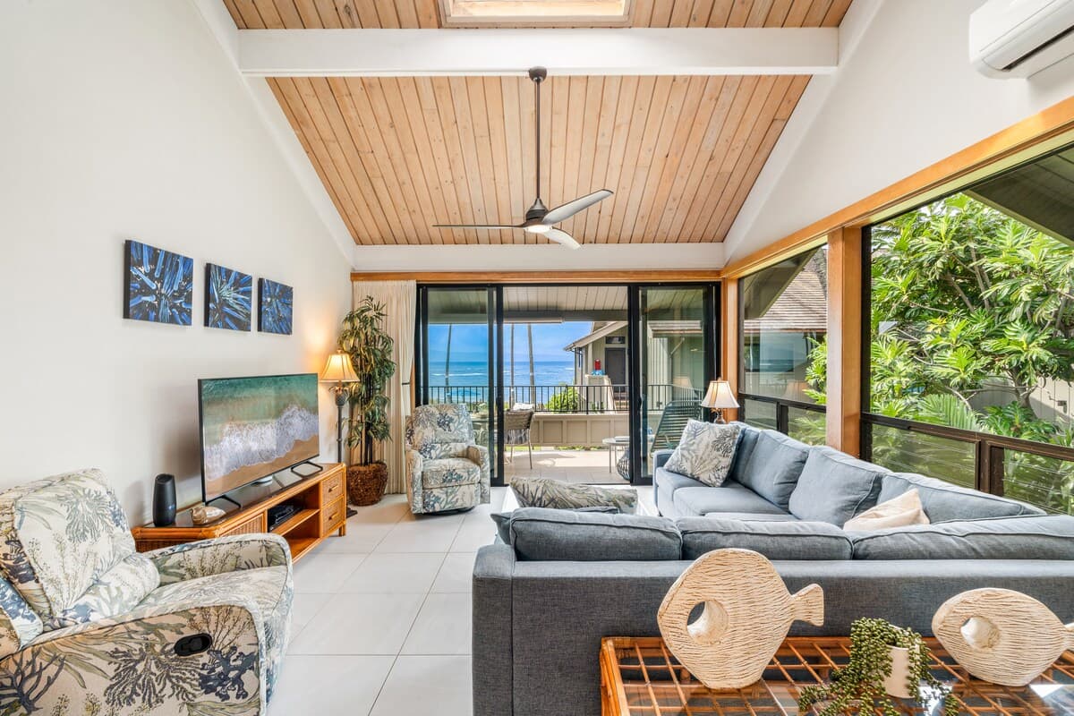 Condo in Lahaina · ★4.94 · 2 bedrooms · 4 beds · 2 baths - Photo 3