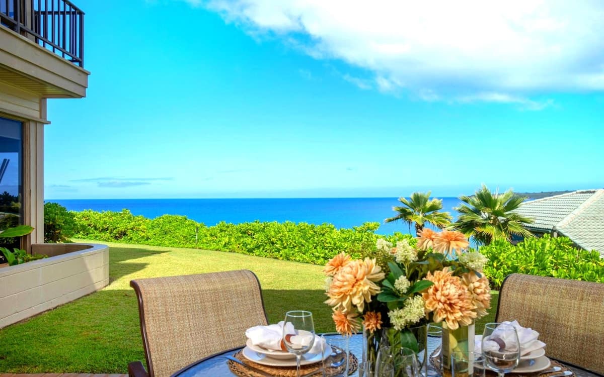 Condo in Lahaina · ★4.8 · 1 bedroom · 2 beds · 1 bath - Photo 3