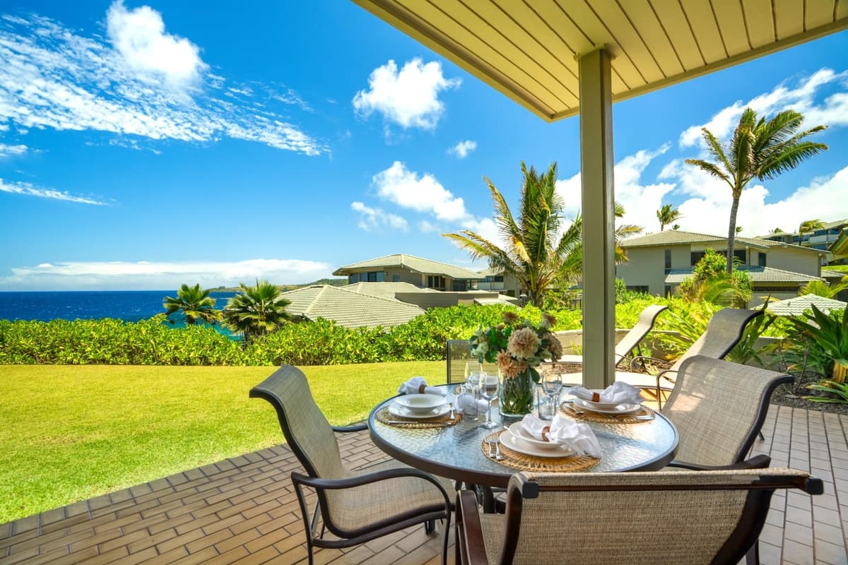 Condo in Lahaina · ★4.8 · 1 bedroom · 2 beds · 1 bath - Photo 4