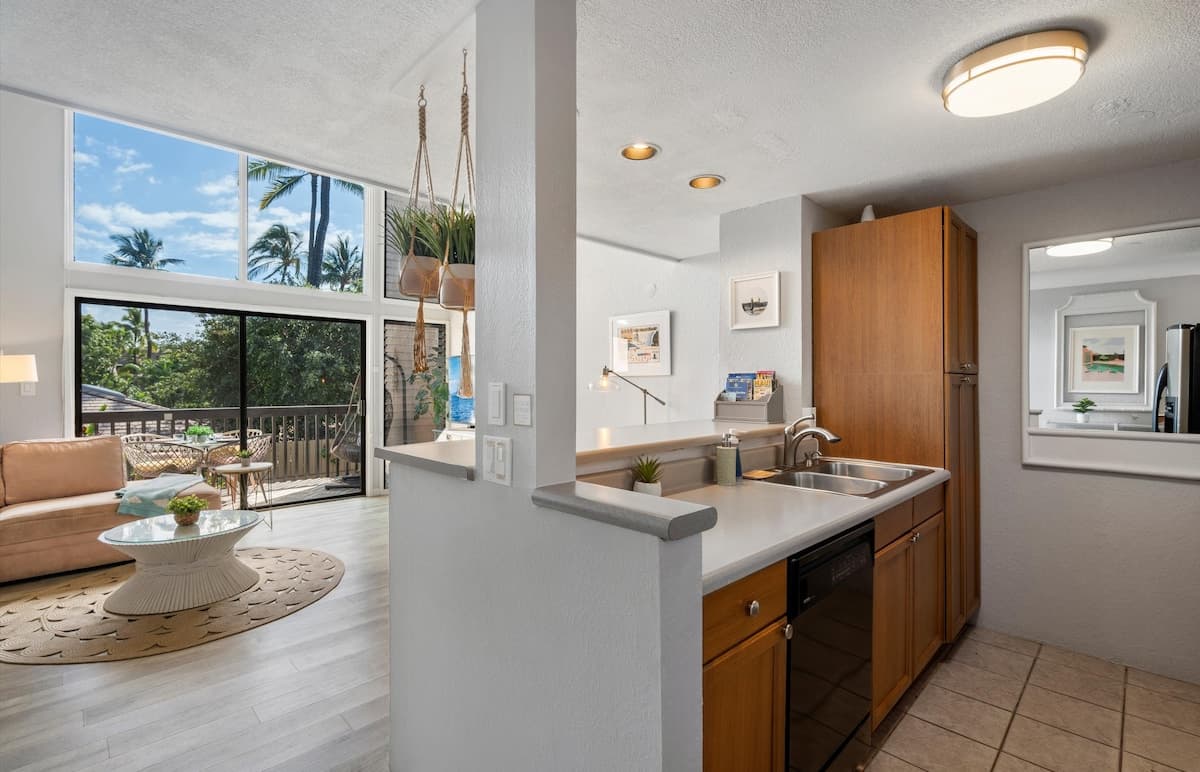 Condo in Kihei · ★4.86 · 2 bedrooms · 3 beds · 2 baths - Photo 3