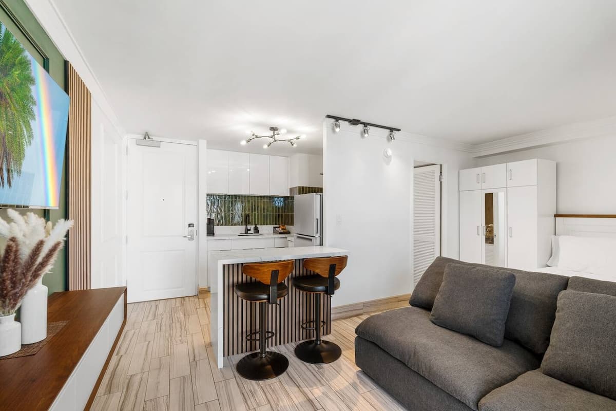 Resort in Honolulu · ★4.97 · 1 bedroom · 2 beds · 1 private bath - Photo 3