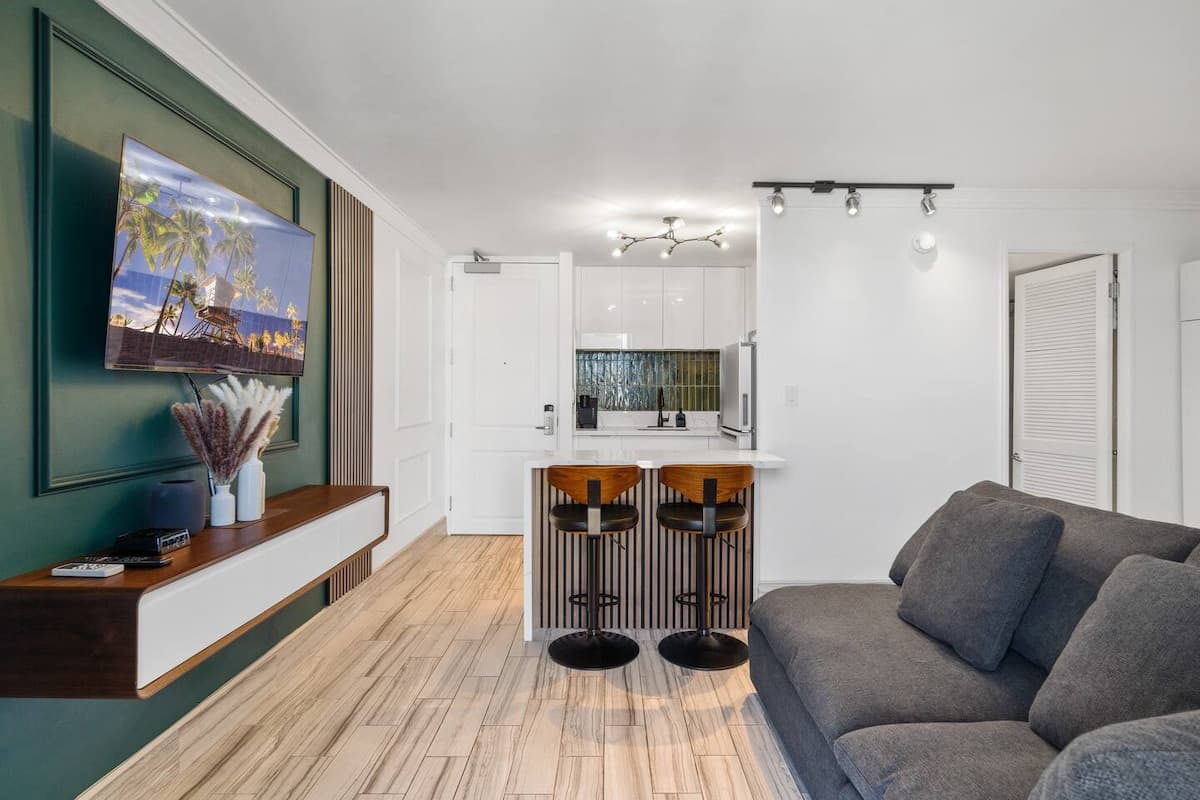 Resort in Honolulu · ★4.97 · 1 bedroom · 2 beds · 1 private bath - Photo 2