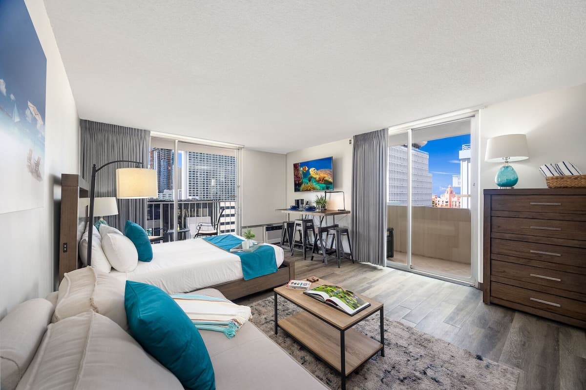 Condo in Honolulu · ★4.73 · 1 bedroom · 1 bed · 1 private bath - Photo 1