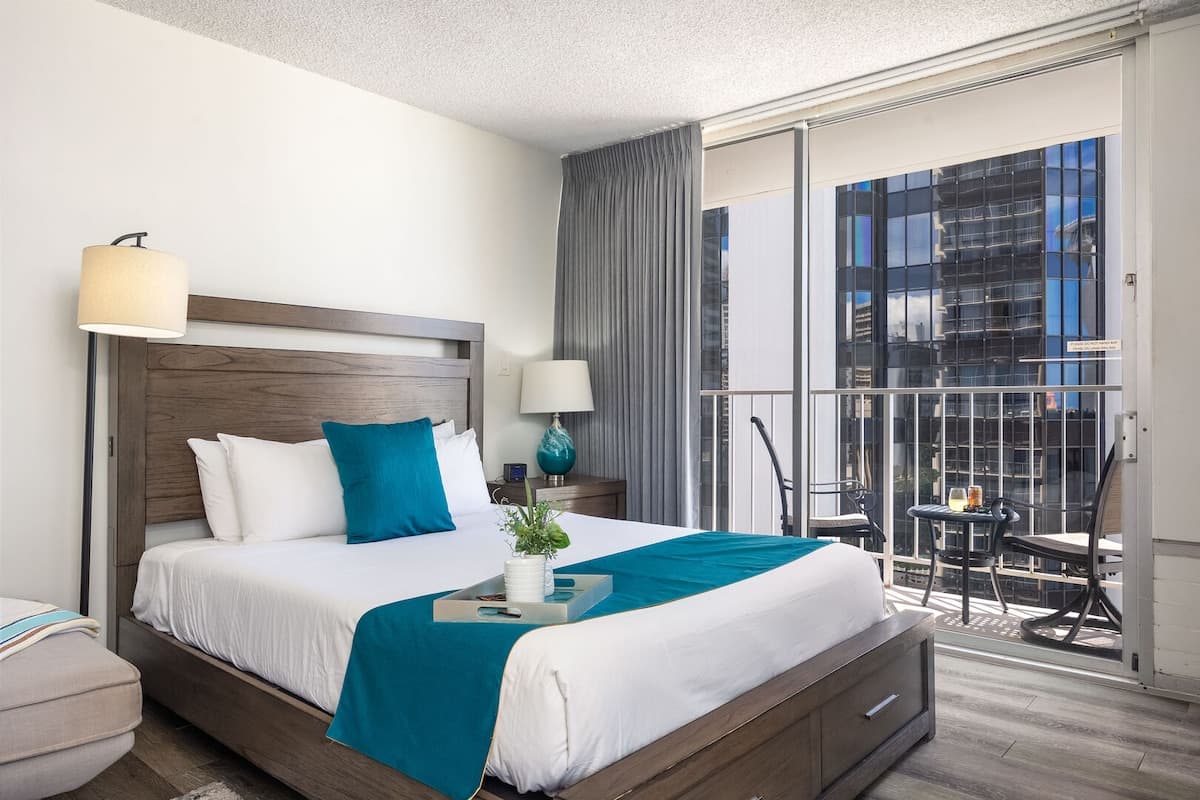 Condo in Honolulu · ★4.73 · 1 bedroom · 1 bed · 1 private bath - Photo 4