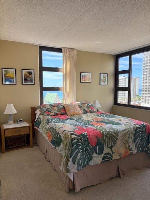 Condo in Honolulu · ★4.96 · 1 bedroom · 2 beds · 1 private bath - Photo 2