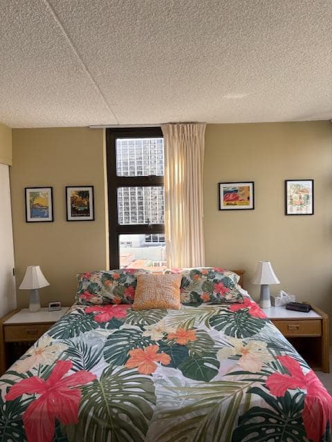 Condo in Honolulu · ★4.96 · 1 bedroom · 2 beds · 1 private bath - Photo 3