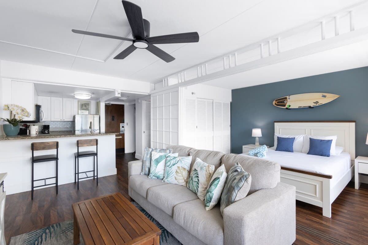 Condo in Honolulu · ★5.0 · 1 bedroom · 3 beds · 1 private bath - Photo 2
