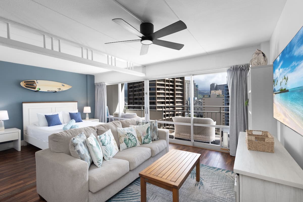 Condo in Honolulu · ★5.0 · 1 bedroom · 3 beds · 1 private bath - Photo 1