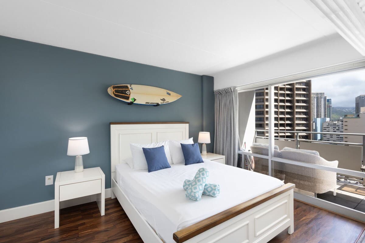 Condo in Honolulu · ★5.0 · 1 bedroom · 3 beds · 1 private bath - Photo 4