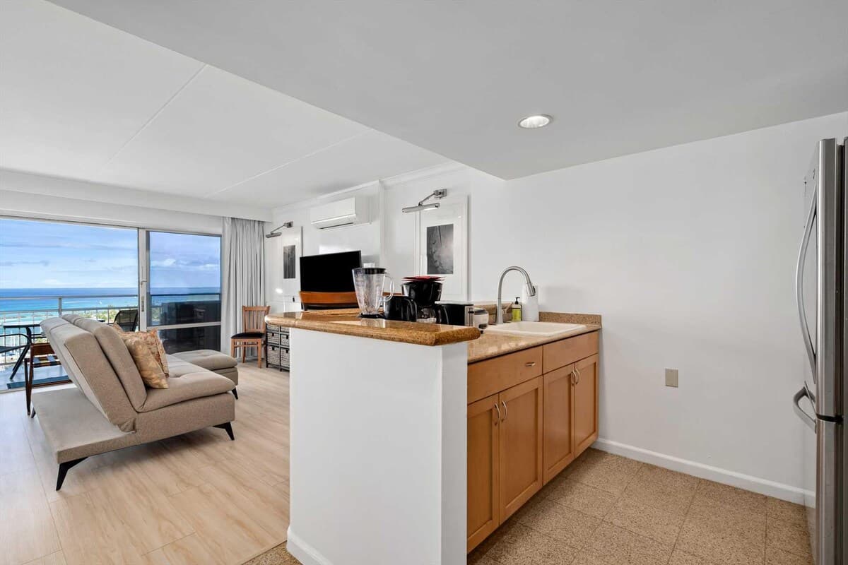 Condo in Honolulu · ★4.75 · 1 bedroom · 3 beds · 1 private bath - Photo 5
